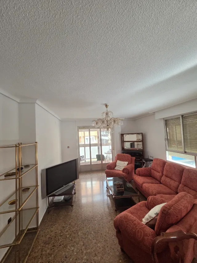 Habitación en piso compartido zona Hospital