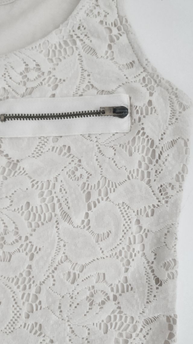 Camiseta Bershka encaje blanco Talla M