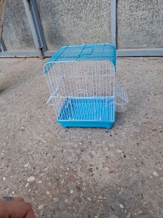 Jaula para pájaros azul y blanca