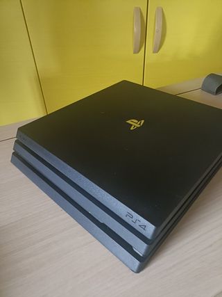 PlayStation 4 Pro (+ giochi)