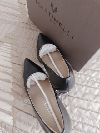 Zapatos Martinelli Piel tachuelas negros. Talla 36
