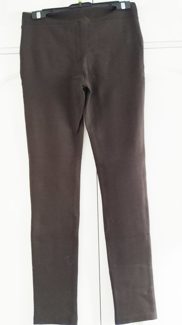 Leggings marrones con botones y cremallera