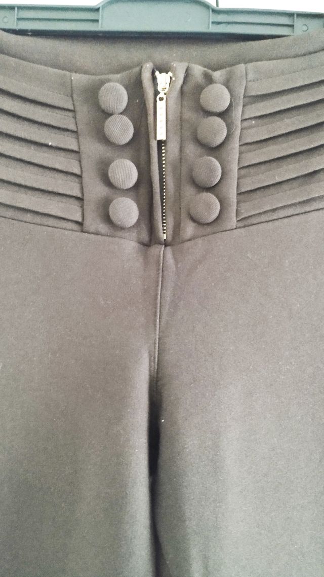 Leggings marrones con botones y cremallera