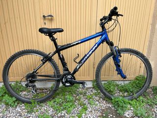 Bicicleta de Montaña Azul y Negra