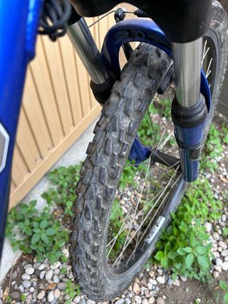 Bicicleta de Montaña Azul y Negra