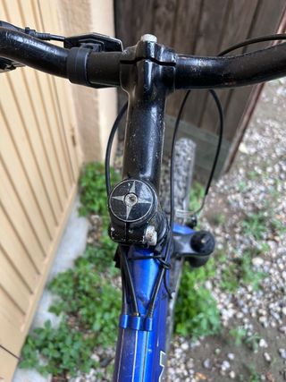 Bicicleta de Montaña Azul y Negra