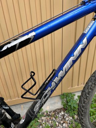 Bicicleta de Montaña Azul y Negra