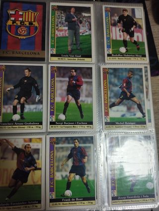 Álbum Liga 2000 con alrededor de 300 cartas