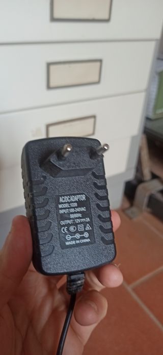 Alimentatore AC/DC 12V 2A