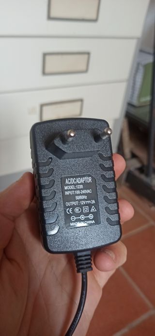Alimentatore AC/DC 12V 2A