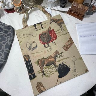 Bolso de mano con caballos