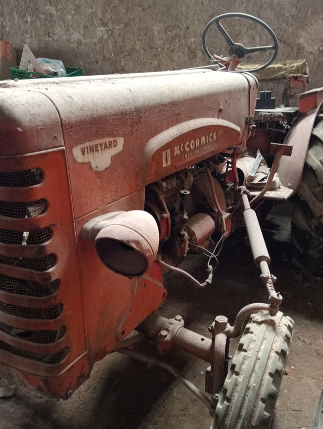 Tractor McCormick Vineyard