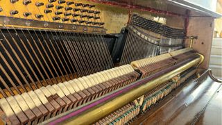 Piano antiguo de madera