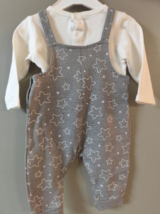 Peto bebé gris con estrellas rosas 3-6 meses