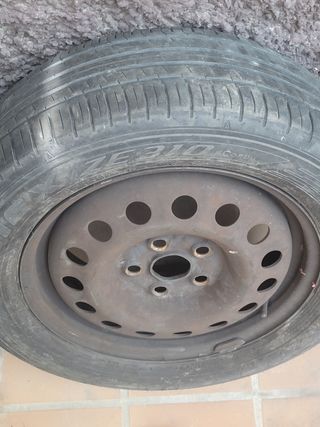 Rueda de coche solo tengo una 