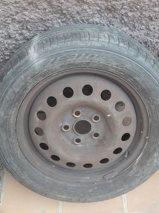 Rueda de coche solo tengo una 
