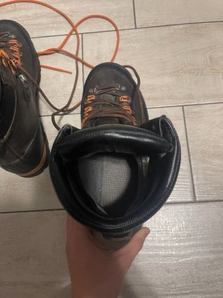 Scarponi da trekking uomo neri e marroni