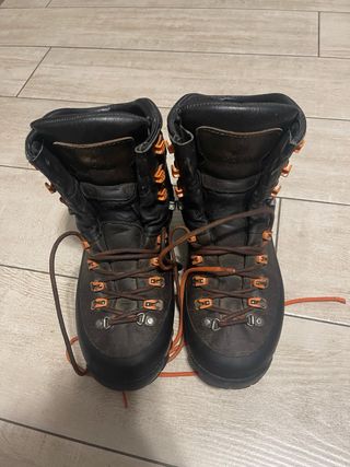 Scarponi da trekking uomo neri e marroni