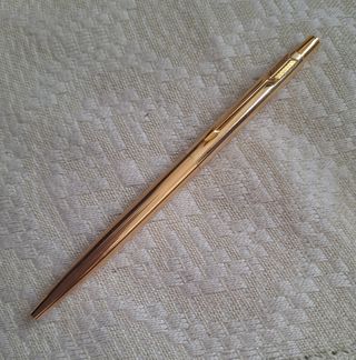 Bolígrafo Parker chapado en oro de 12 quilates 