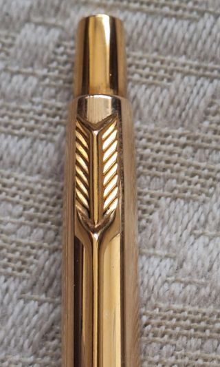 Bolígrafo Parker chapado en oro de 12 quilates 