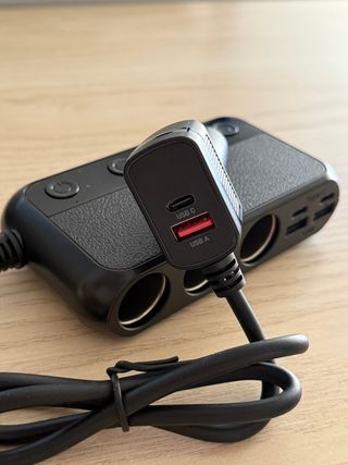 Cargador coche 9 en 1 con USB-C 3.0 y pantalla LED