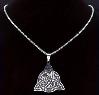 Collar Nudo Celta Triángulo Acero Inoxidable
