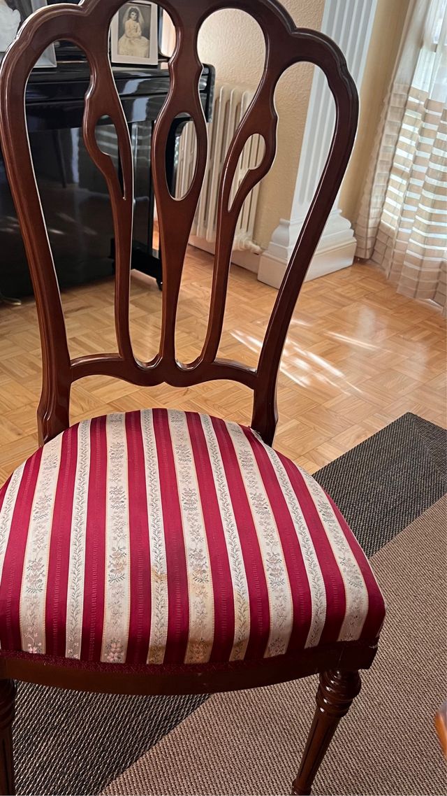 Conjunto Comedor: Mesa Extensible y 8 Sillas