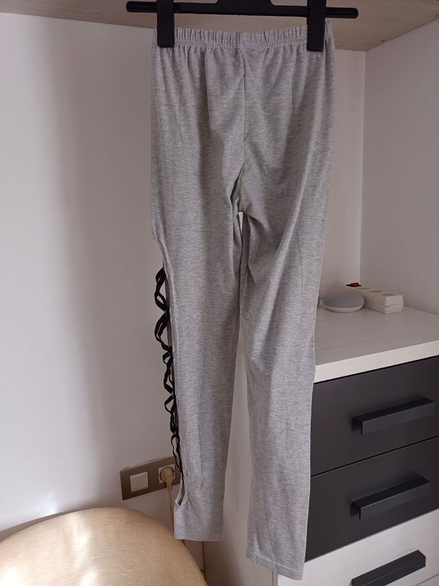 Leggings grises con abertura lateral