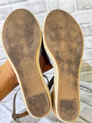 Sandalias cuña azul y beige