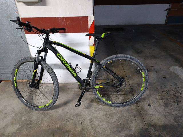Bicicleta de Montaña Orbea Negra y Verde de segunda mano por 350