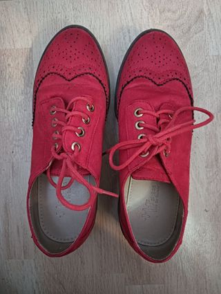 Zapatos rojos de ante
