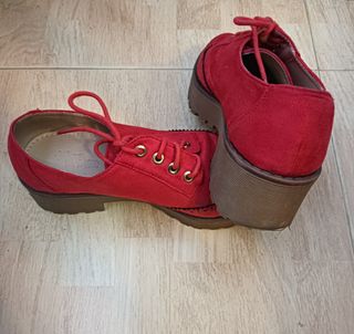 Zapatos rojos de ante