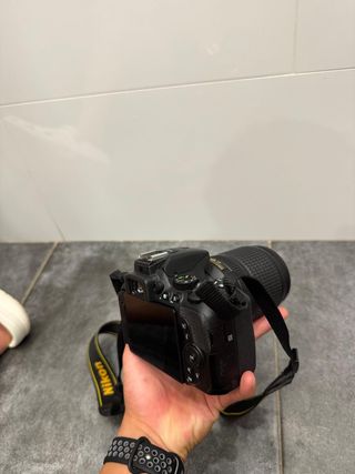 Nikon D5600 con objetivo Nikkor 18-55mm VR