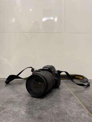 Nikon D5600 con objetivo Nikkor 18-55mm VR