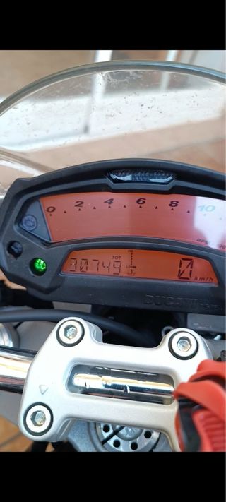 Ducati Monster 696 + ABS