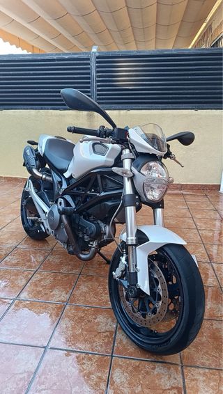 Ducati Monster 696 + ABS