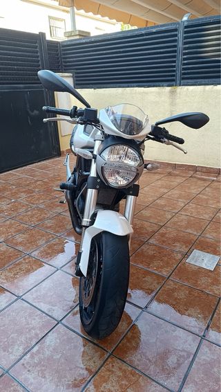 Ducati Monster 696 + ABS