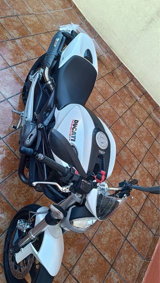 Ducati Monster 696 + ABS