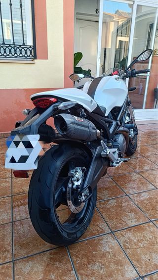 Ducati Monster 696 + ABS