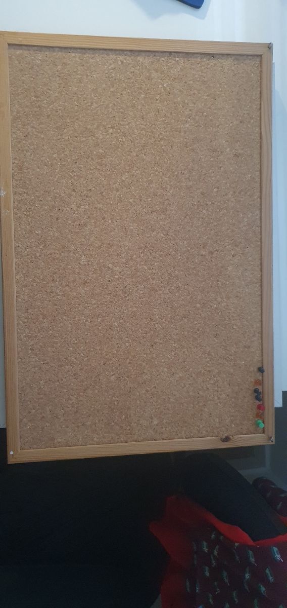 Tablero de corcho 60x40cm + 6 chinchetas