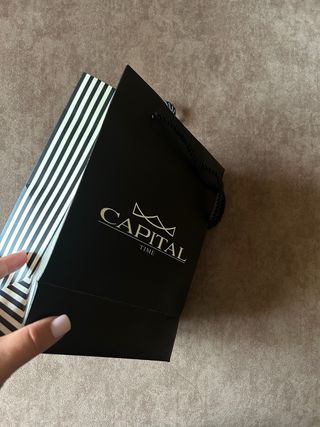 Busta regalo Capital Time nera con fiocco