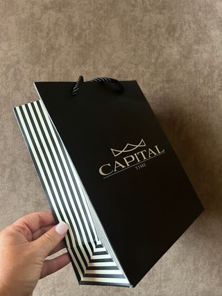 Busta regalo Capital Time nera con fiocco