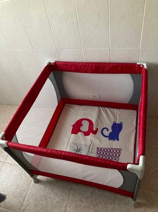 Cuna de viaje y parque infantil marca Tigex
