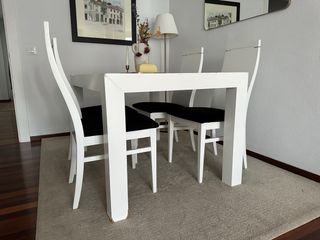 Mesa comedor extensible y 4 sillas