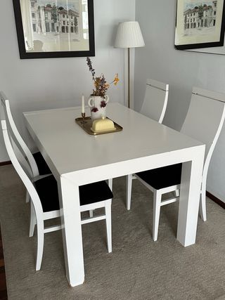 Mesa comedor extensible y 4 sillas