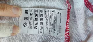 Sudadera de rayas rojas y blancas