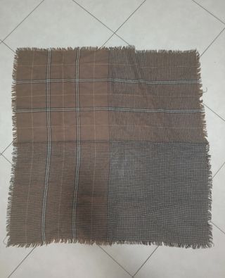 Sciarpa in lana marrone e bianca