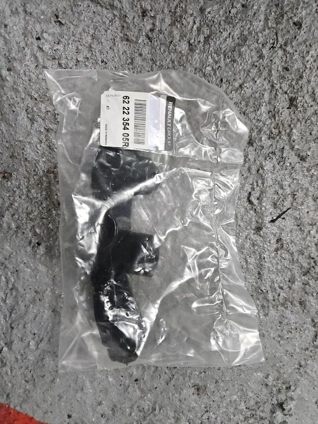 Soporte parachoques delantero izq Dacia Duster