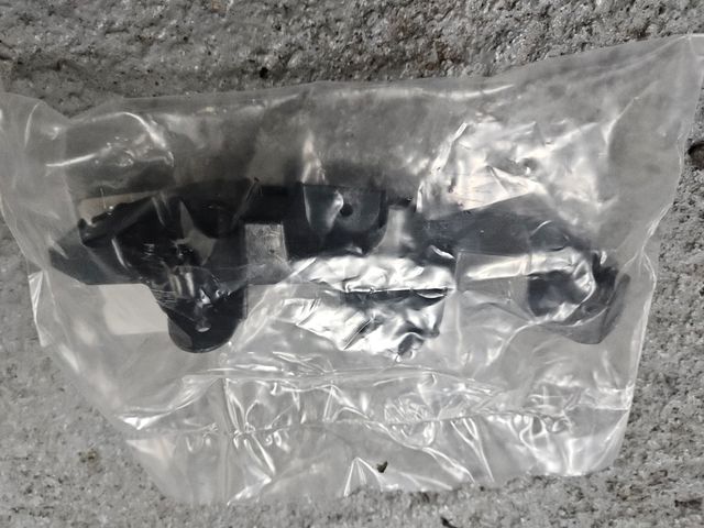 Soporte parachoques delantero izq Dacia Duster