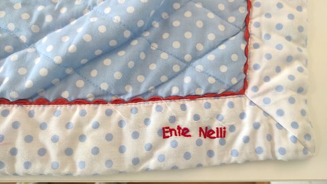 Manta de bebé con patitos y lunares